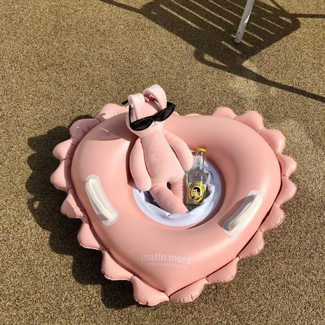 海邊拍照限定 ♡ʾʾ愛心泳圈