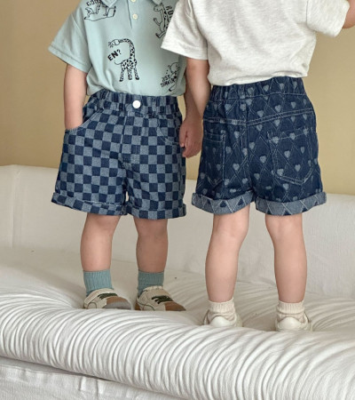 ꒰80-150cm꒱百搭愛心格紋牛仔短褲